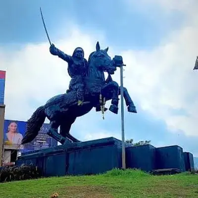 Rani Chennamma statue at Chennamma Circle, Hubballi